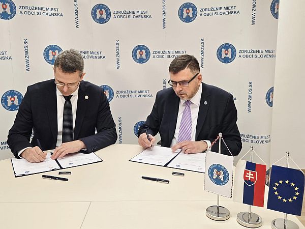 Foto: Podpis memoranda o vzájomnej spolupráci (zdroj: ZMOS)